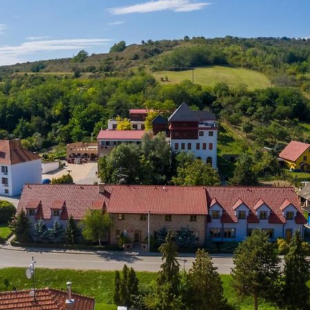 Hotel Kurdejov - Bed And Breakfast Exterior photo