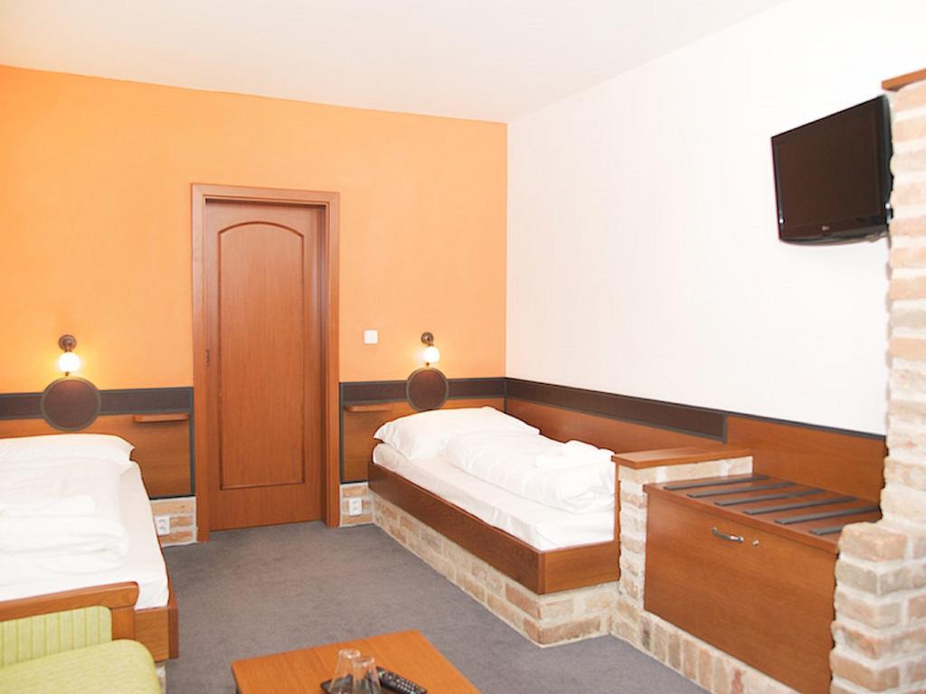 Hotel Kurdejov - Bed And Breakfast Room photo