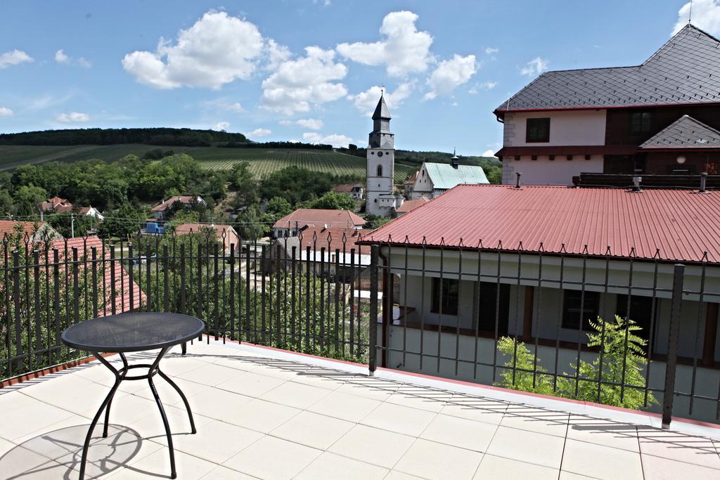 Hotel Kurdejov - Bed And Breakfast Exterior photo