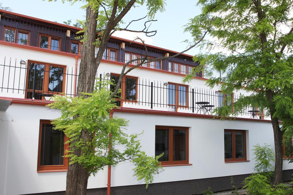 Hotel Kurdejov - Bed And Breakfast Exterior photo