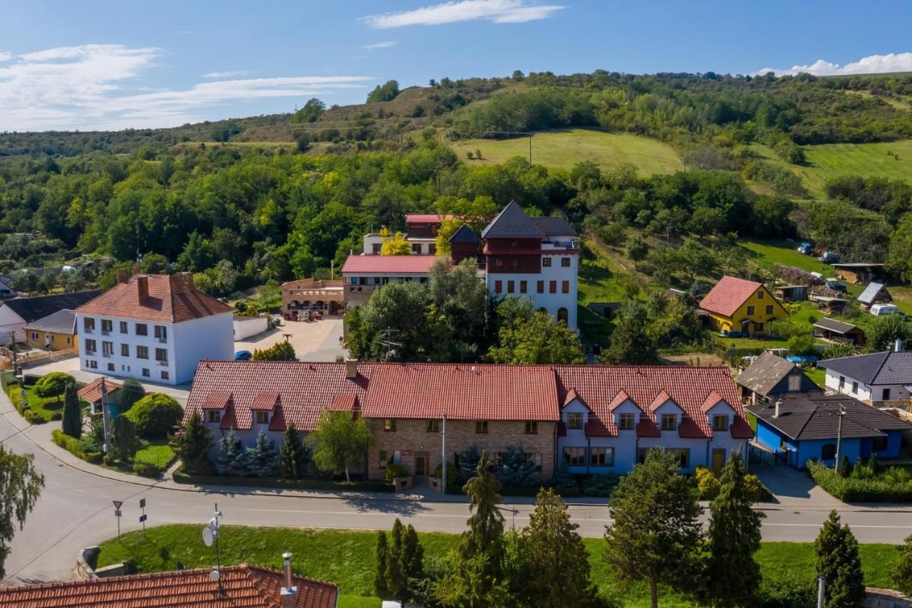 Hotel Kurdejov - Bed And Breakfast Exterior photo